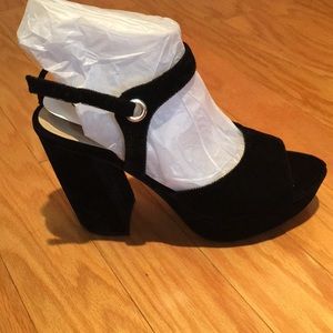 Karl Lagerfwld suede black pumps